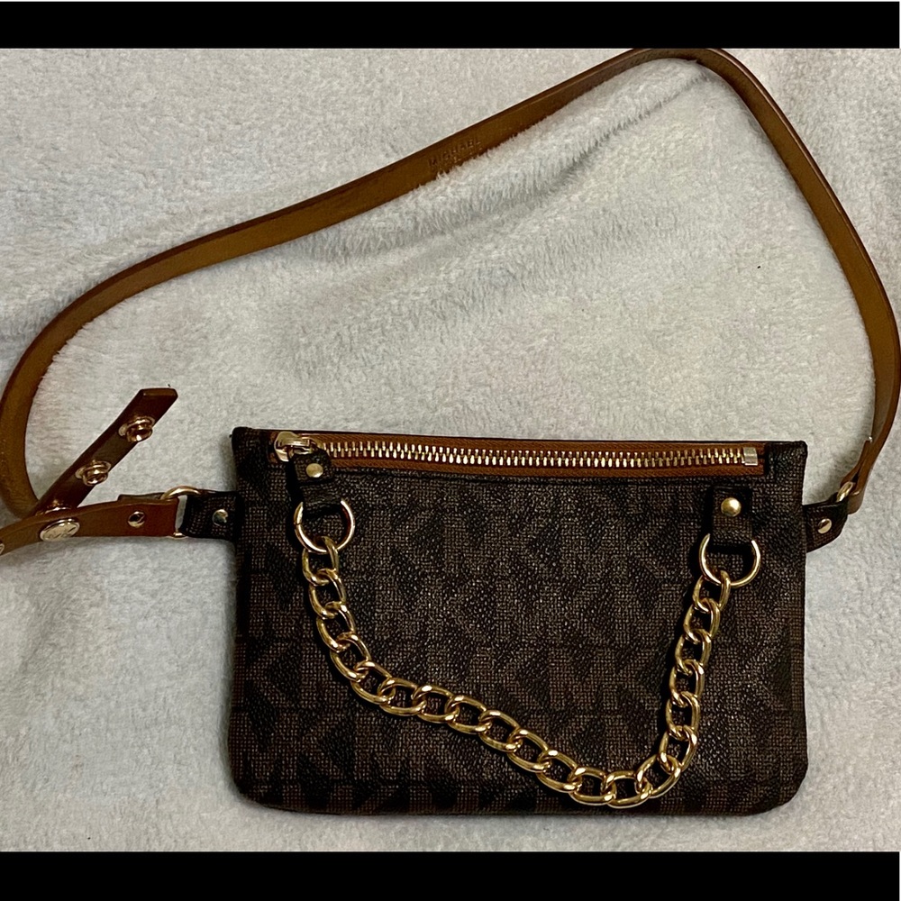 SOLD‼️ Waist bag signature pochette pouch